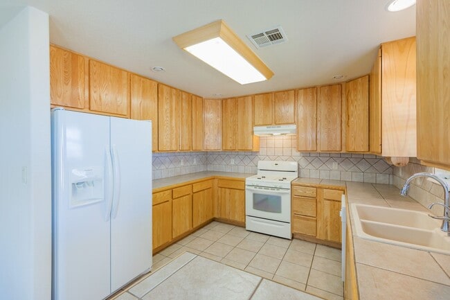 Building Photo - Beautiful Home W/Solar Panels