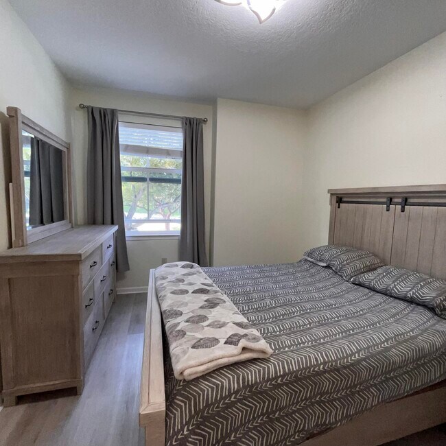 Building Photo - 2018 Alta Meadows Ln