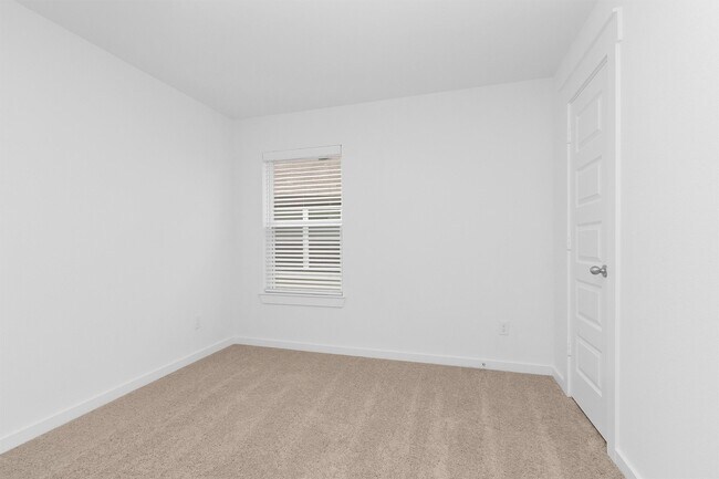 Building Photo - 40723 Mostyn Lake Dr