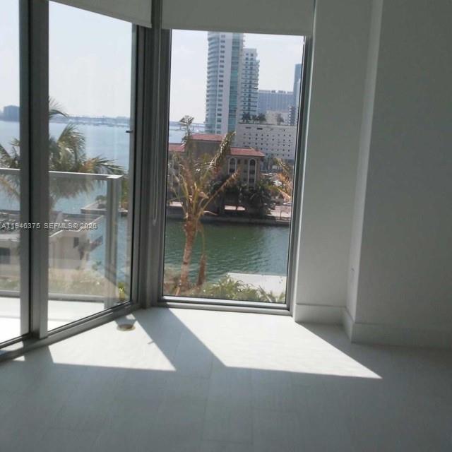 Building Photo - 2900 NE 7th Ave