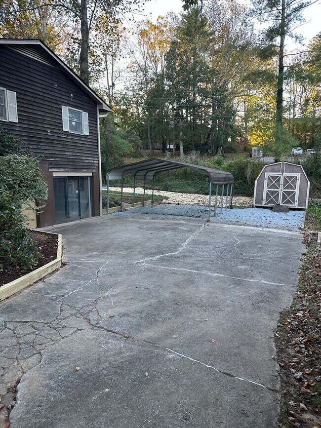 Building Photo - Spacious 3 Bed, 2 Bath Home in Arden With Large Finished Basement - Available Now!