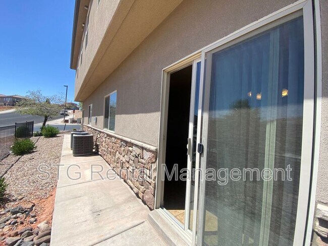 Building Photo - 290 W Buena Vista Blvd
