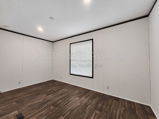 Building Photo - 2621 Jeffersonville Rd