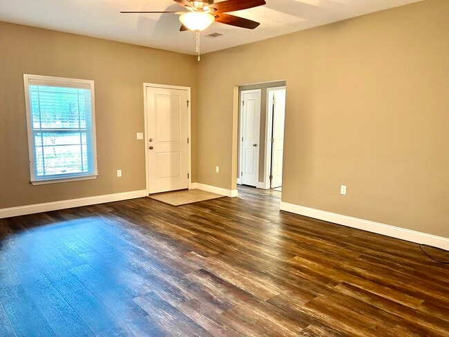 Building Photo - 415 E Field Ave