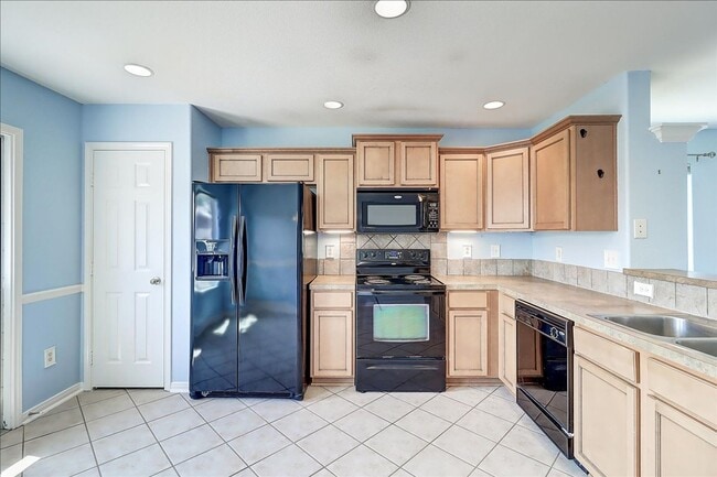 Building Photo - 2110 Encino Dr