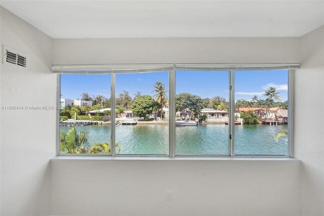 Primary Photo - 1945 Calais Dr