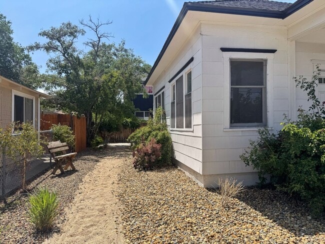 Building Photo - RENOVATED 3 BD Bungalow in MidTown!