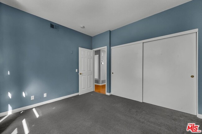 Building Photo - 7513 W 83rd St