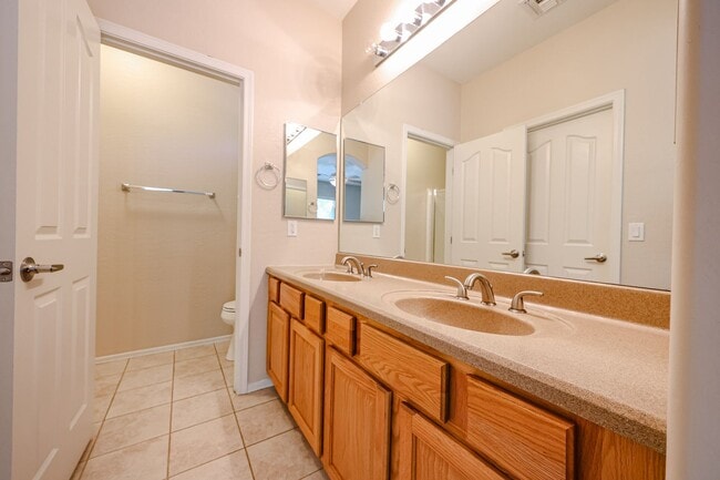 Building Photo - *GATED ENTRY*PRIME LOCATION*