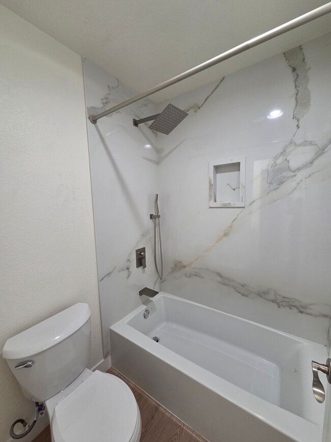 Building Photo - Large 2 Bedroom, 2 Bath Condo in San Ramon