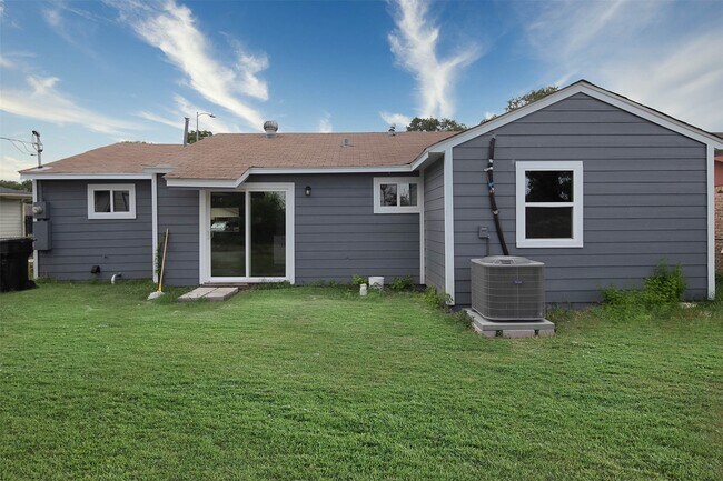 Building Photo - 3205 Stallings Dr