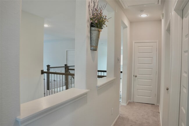 Building Photo - 24727 Tanoureen Dr