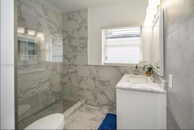 Building Photo - 35 SW 28th Rd