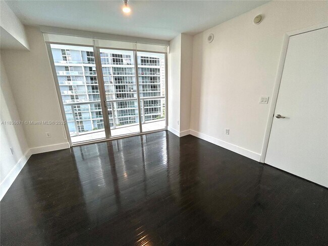 Building Photo - 475 Brickell Ave