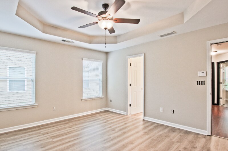 Building Photo - 462 Walnut Woods Dr
