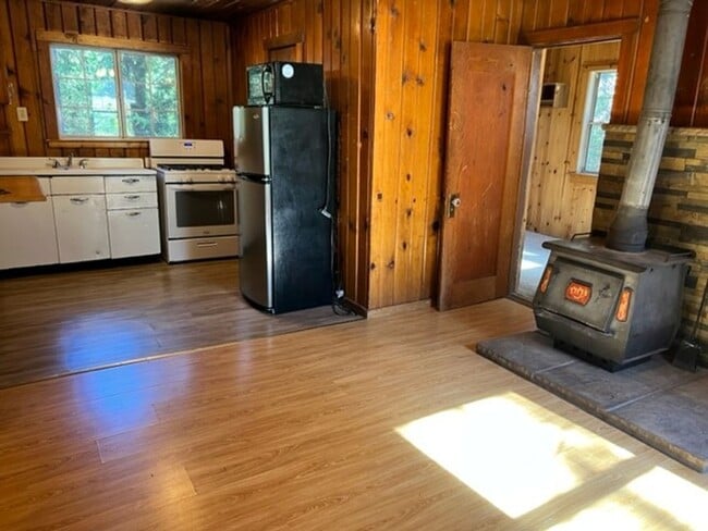 Building Photo - Charming Woodland Cabin Rental in Twain Harte