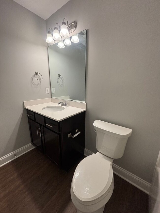 Building Photo - Beautiful Townhome in Washington! - 3 Bedroom