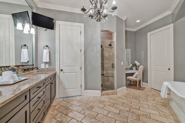 Building Photo - 1127 Glendale Ln