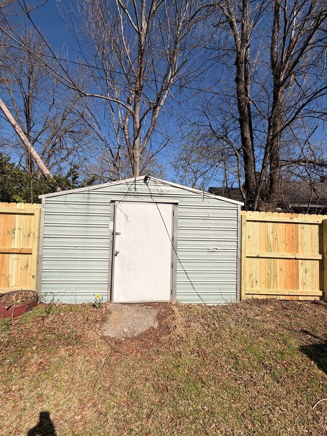 Building Photo - 3/1 House in Celanese $1,495