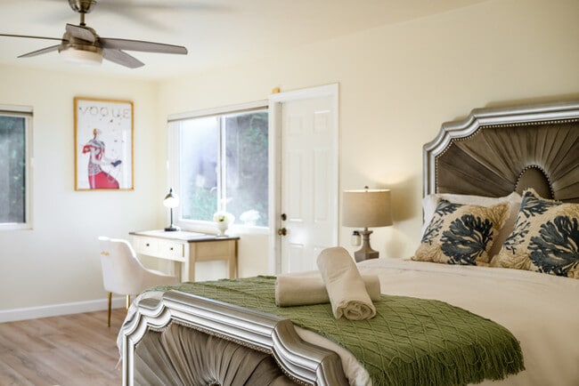 Building Photo - 10961 Limetree Dr