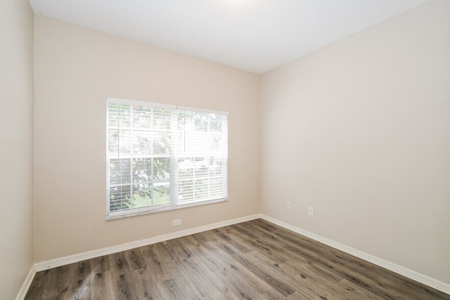 Building Photo - 748 Star Pointe Dr