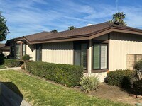 Building Photo - JUST LISTED! Single-Story Condo