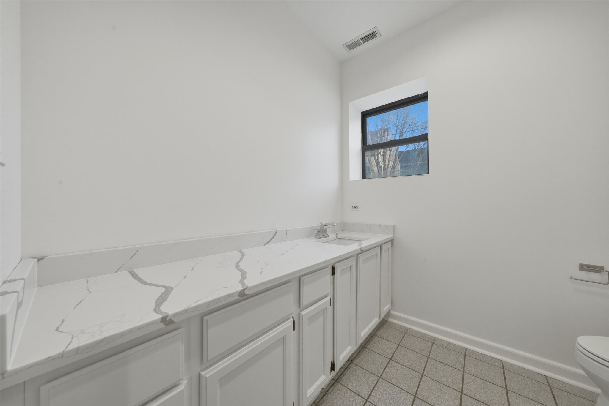 Building Photo - 4537 N Greenview Ave