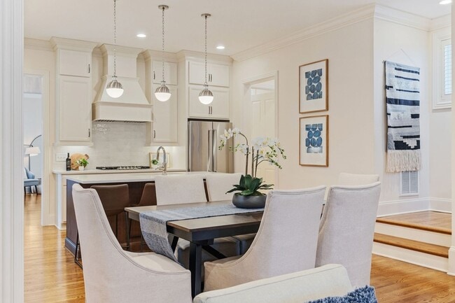 Building Photo - 1036 Clifton St