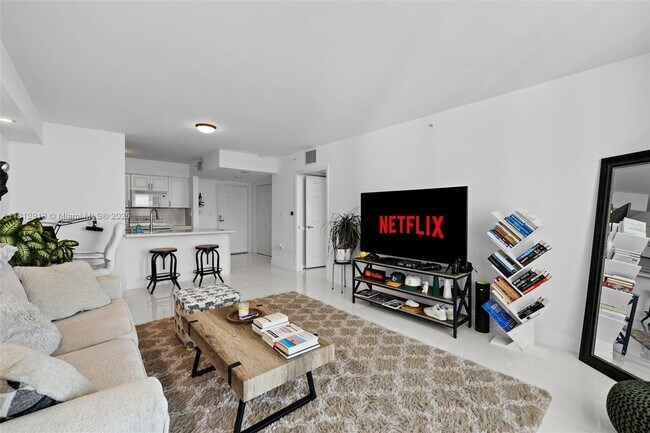 Building Photo - 1155 Brickell Bay Dr