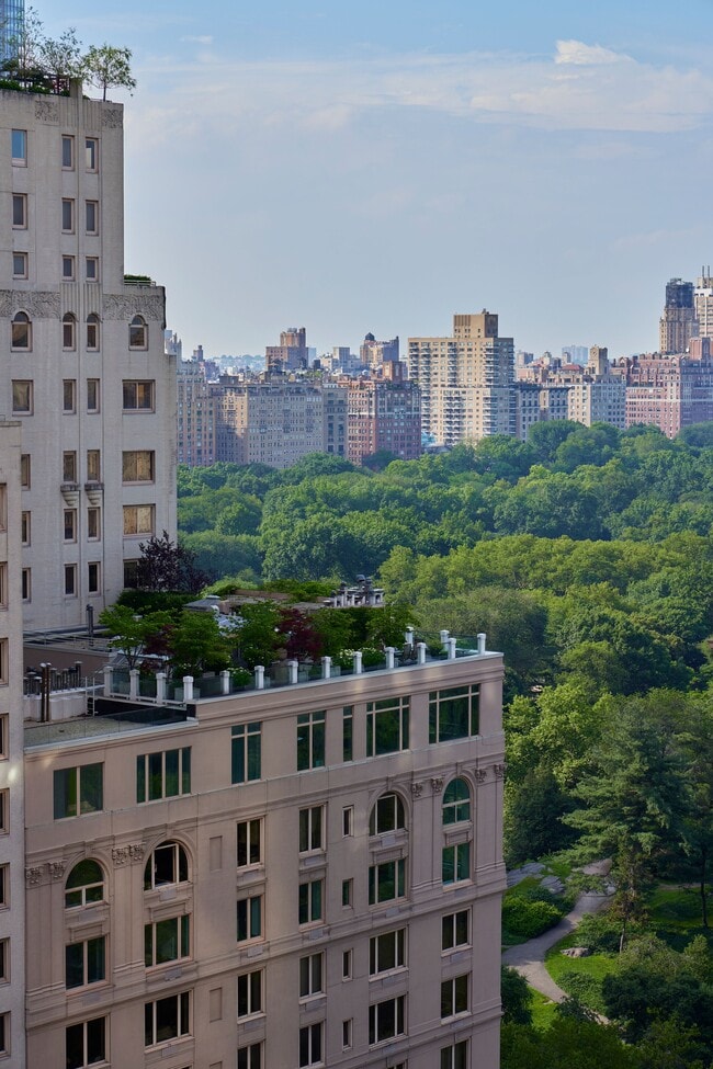 Building Photo - 58 W 58th St