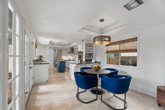 Building Photo - 669 35th St