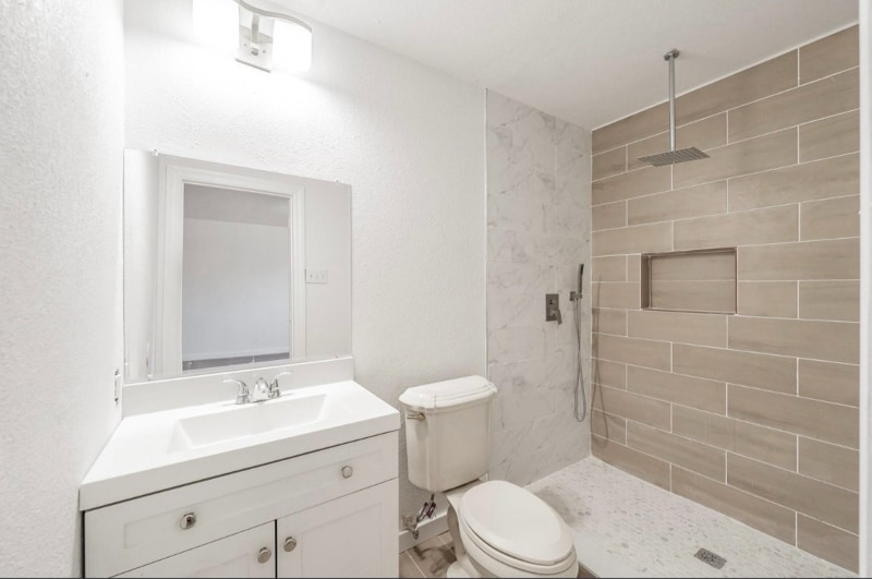 Building Photo - 3506 S Elm Dr