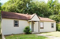 Building Photo - 211 W Plum St