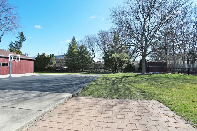 Building Photo - 409 Lexington Dr