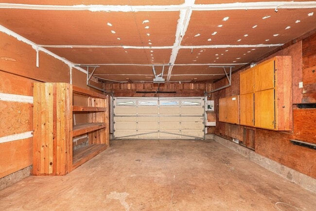 Building Photo - 831 Lightwood Ct
