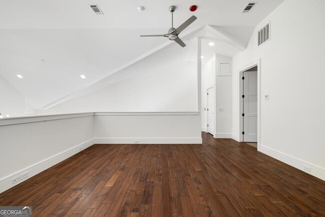 Building Photo - 1281 E Main St