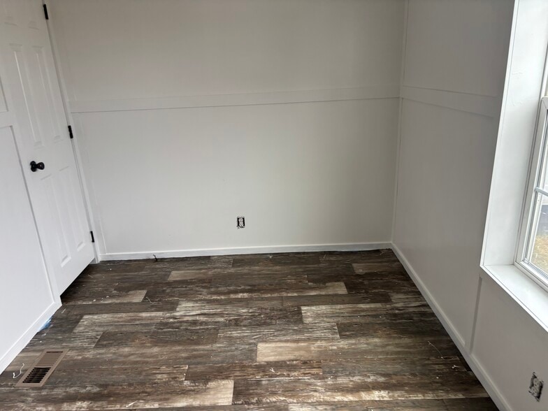 Building Photo - 1045 Conrad Dr