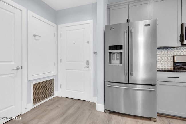 Building Photo - 945 E Playa Del Norte Dr