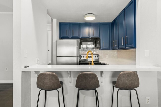 Building Photo - Remodeled One bedroom Woodstock Unit