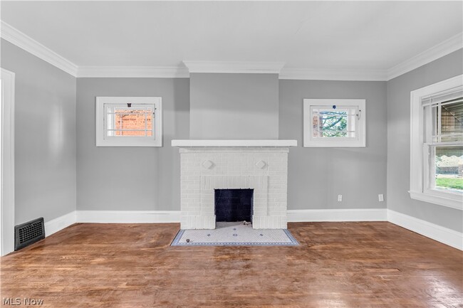 Building Photo - 1353 Phelps Ave