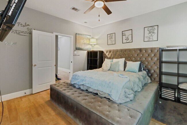 Building Photo - 5607 Bacher St