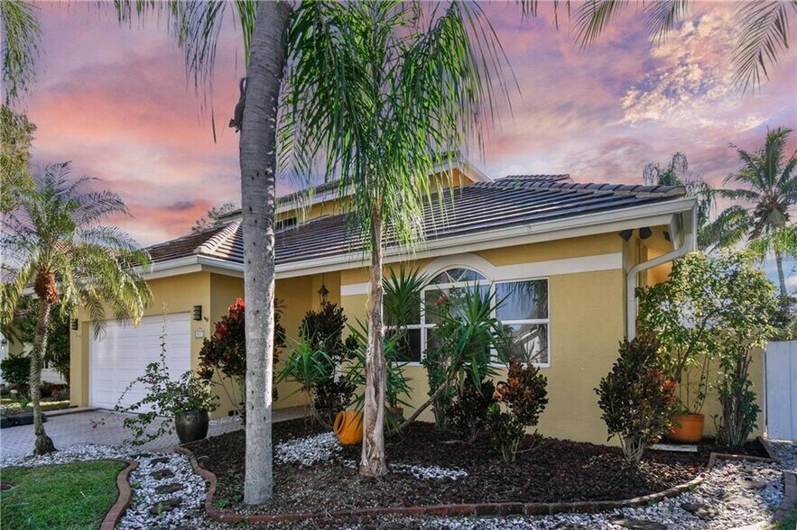 Primary Photo - 541 NW 205th Ave