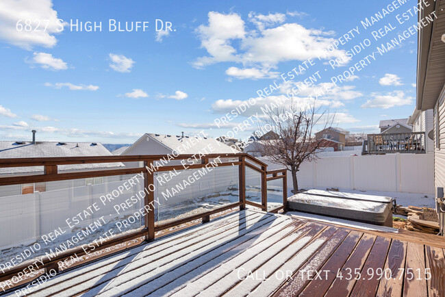Building Photo - 6827 S High Bluff Dr
