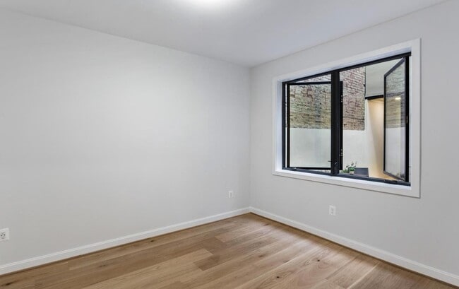 Building Photo - 2248 Ontario Rd NW