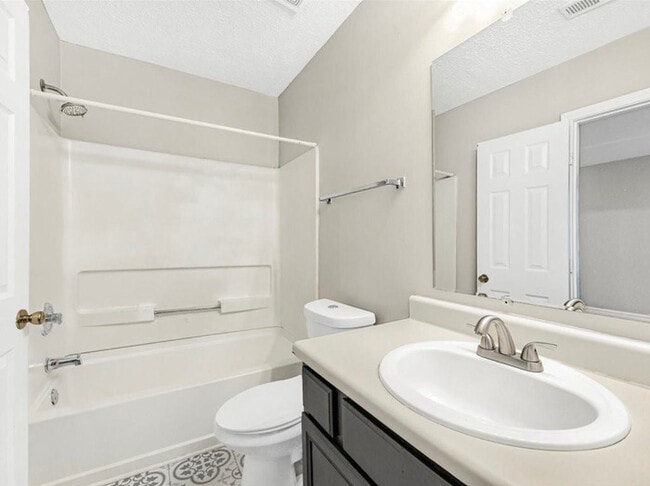 Building Photo - 5910 Hampton Ct