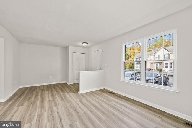 Building Photo - 306 Kings Crest Dr