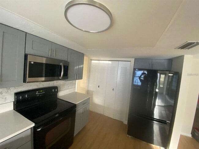 Building Photo - 7611 Summertree Ln
