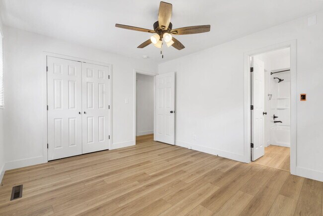 Building Photo - 2302 S Hampton Ave