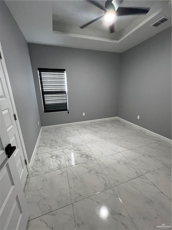 Building Photo - 19 E Iris Ave