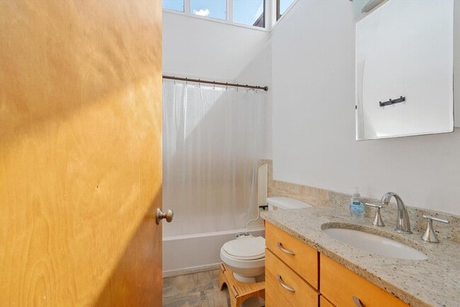 Building Photo - 5 Avondale Ave